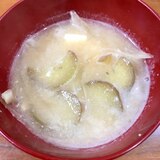 玉ねぎと茄子と豆腐の味噌汁